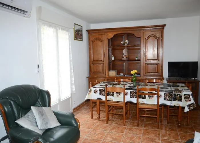 Gite De 85M2 Situe A Sommery De 1 A 6 Pers